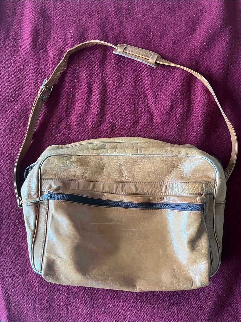 Men's Tan Leather Messenger Bag with Adjustable Strap